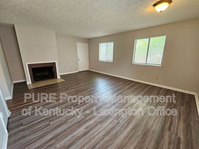 Building Photo - 3772 Camelot Dr