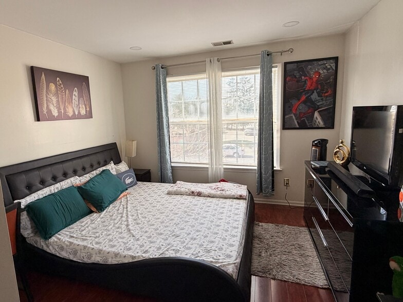 Building Photo - 525 Waterford Dr