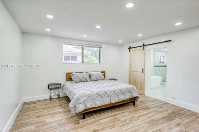 Building Photo - 2639 Monroe St