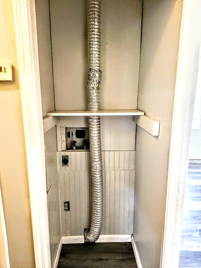 Laundry area - 5409 Hilltop Ave