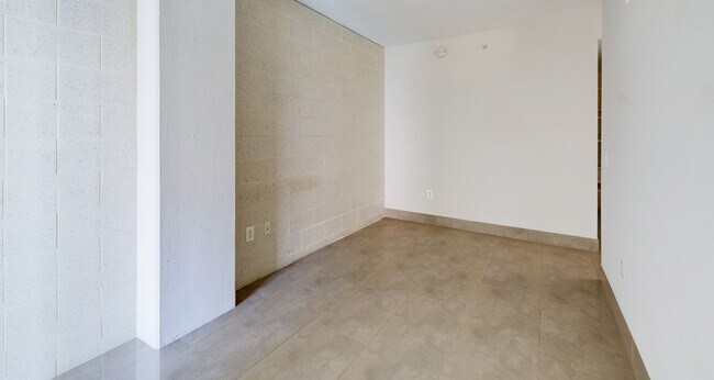 Building Photo - Move-in Ready 1BR 1BA at the Alta is a Min...