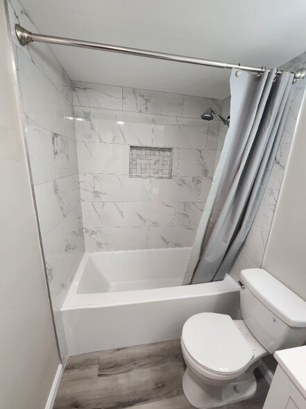 Building Photo - 10210 Bushman Dr