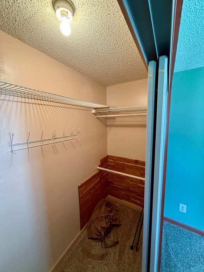 Building Photo - 2 Bed / 1 Bath House with lots of Features...