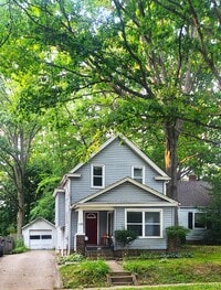 Building Photo - 219 E Oak St