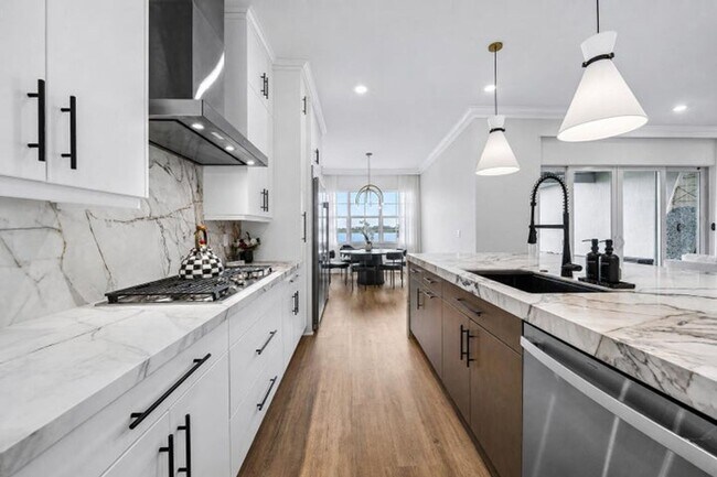 Building Photo - 655 Hookline Cir
