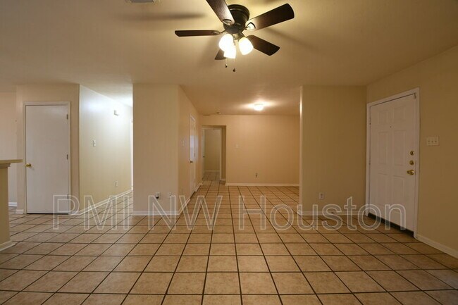 Building Photo - 8611 Texas Acorn Ave