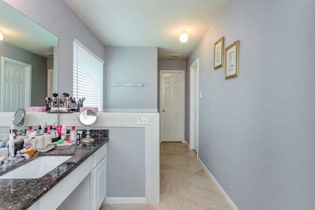 Building Photo - 24718 Cobble Canyon Ln