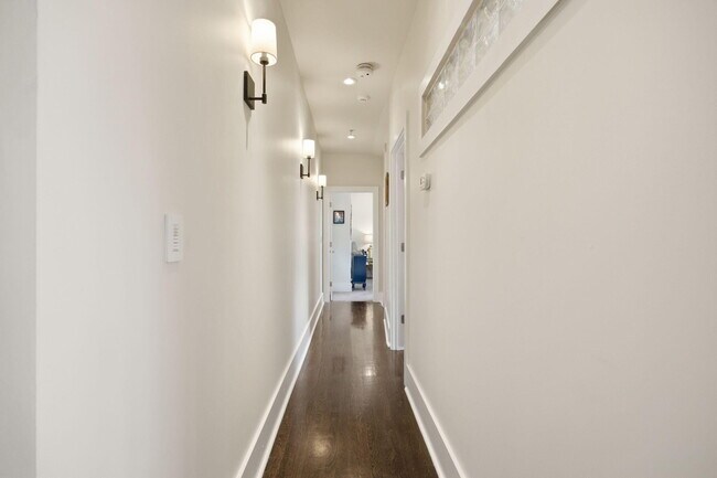 Building Photo - 261 S Limestone