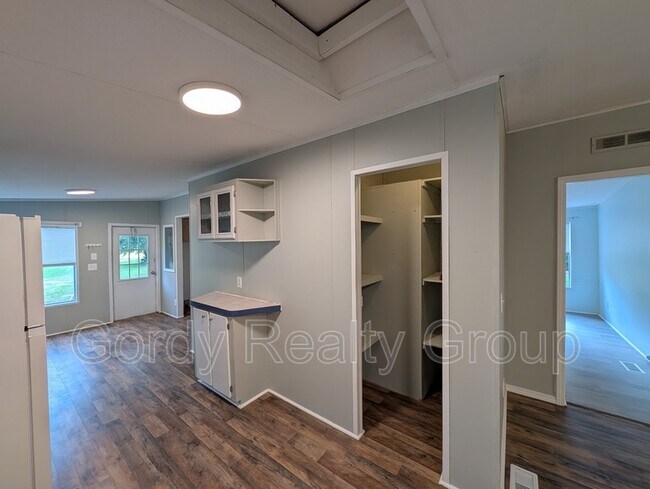 Building Photo - 3166 Redbud Ln