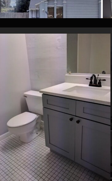 Building Photo - 941 Robinhood Ct