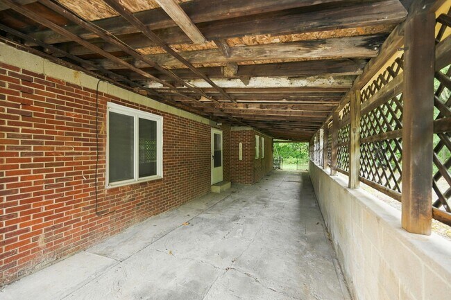 Building Photo - 1230 W Rose St