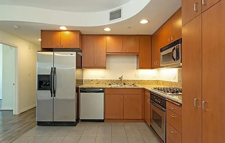 Building Photo - 550 15th St