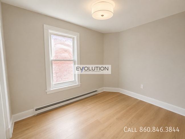Building Photo - 906-908 Park St-3E