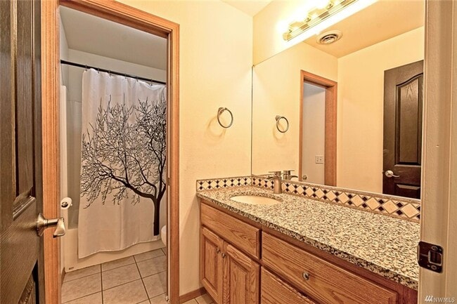 Building Photo - Beautiful 4 Bedroom Home