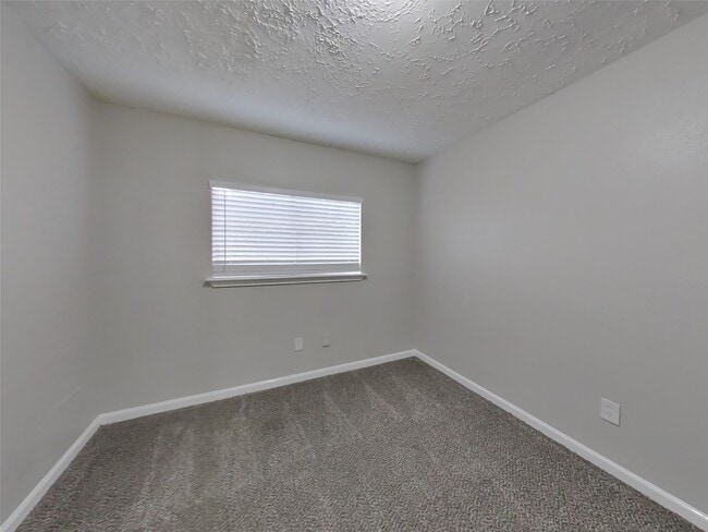 Building Photo - 10919 Almond Grove