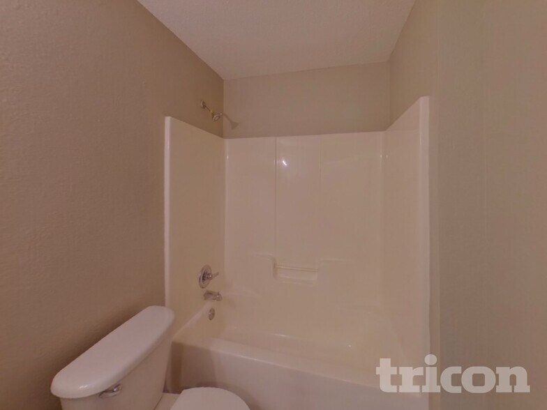 Building Photo - 141 Whixley Ln