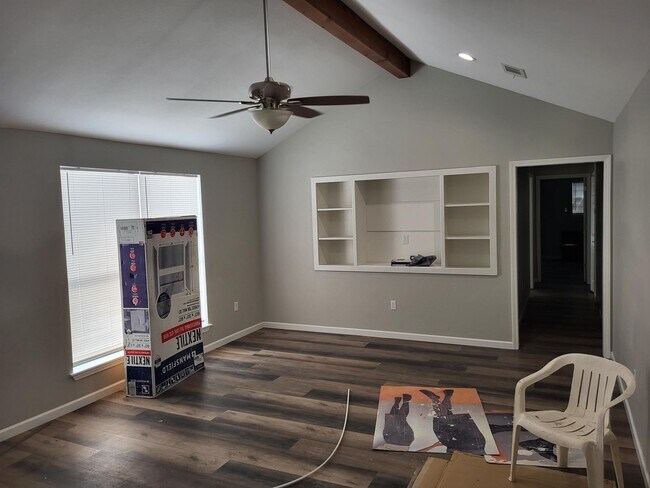 Building Photo - 1831 SG