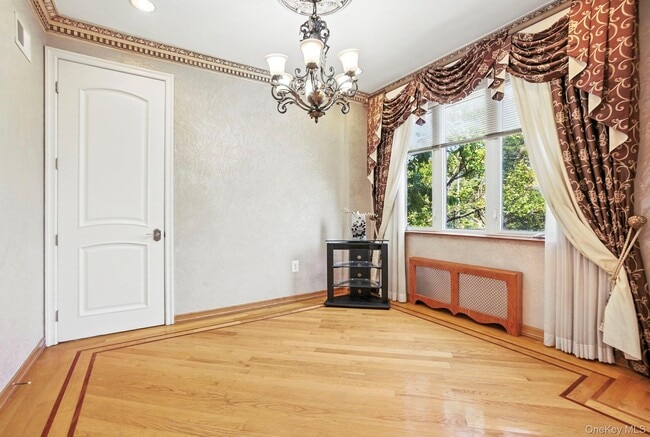 Building Photo - 77-16 Kew Forest Ln