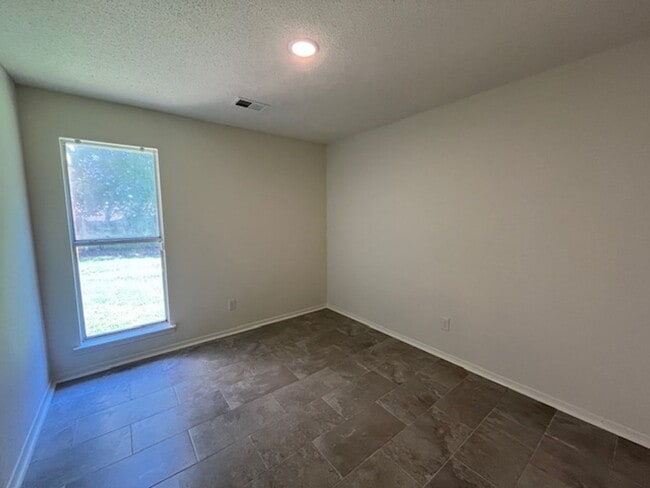 Building Photo - Renovated 3 Bedroom 2 Bath Home for Rent!
