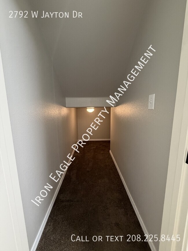 Building Photo - 2792 W Jayton Dr