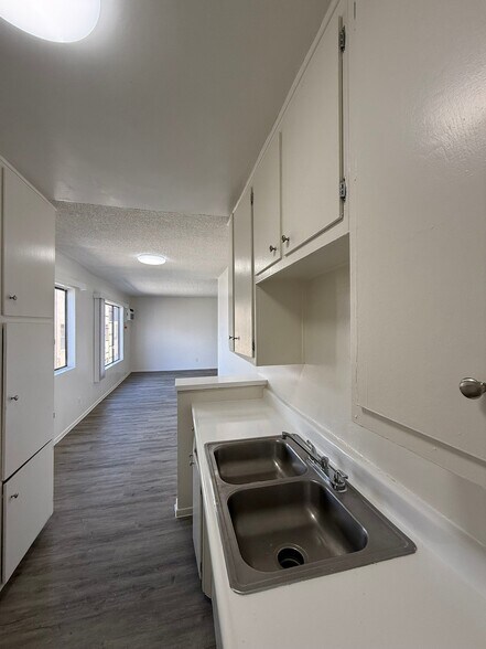 Building Photo - 915 N Wilton Pl