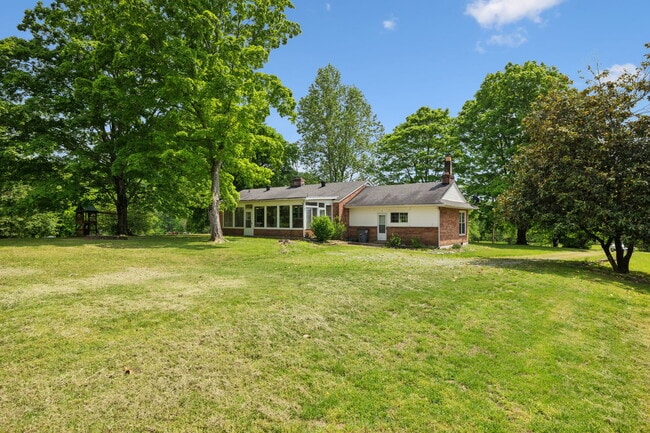 Building Photo - 1155 Ridge Hill Rd