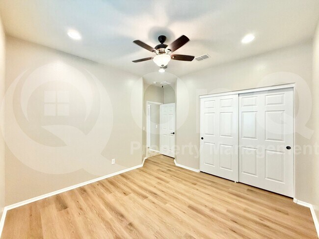 Building Photo - 10831 W Bronco Trail