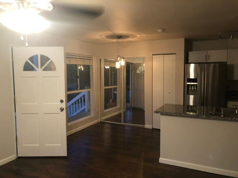 Living/Dining Room - 1050 Eha St