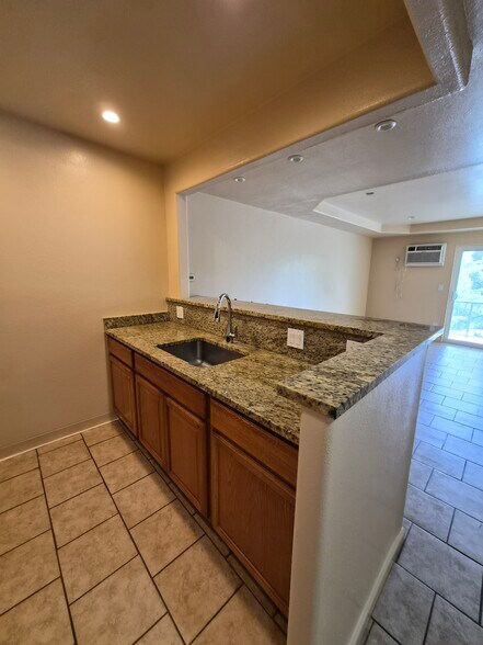 Building Photo - 1200 Golden Cir