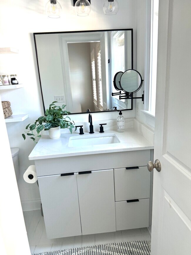 Building Photo - 194 Fishburne St