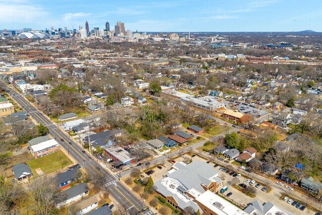 Building Photo - Charming 2BR Duplex in Atlanta
