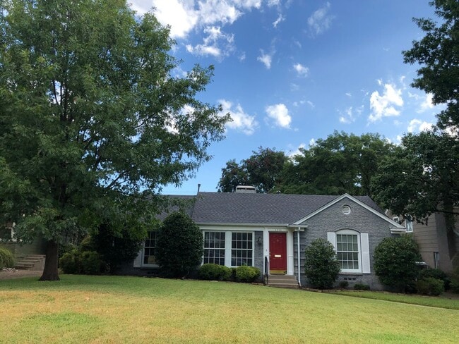 Building Photo - COMING SOON --3 BEDROOM 2 BATH HOME IN TCU AREA