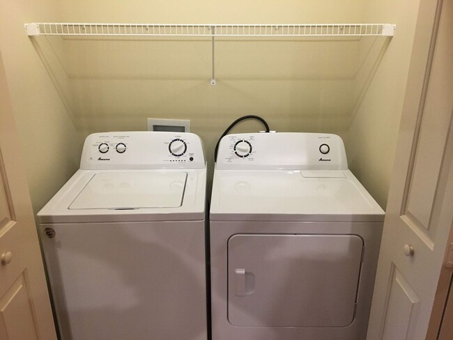 Building Photo - Beautiful 3 Bedroom Townhome in Mt. Joy