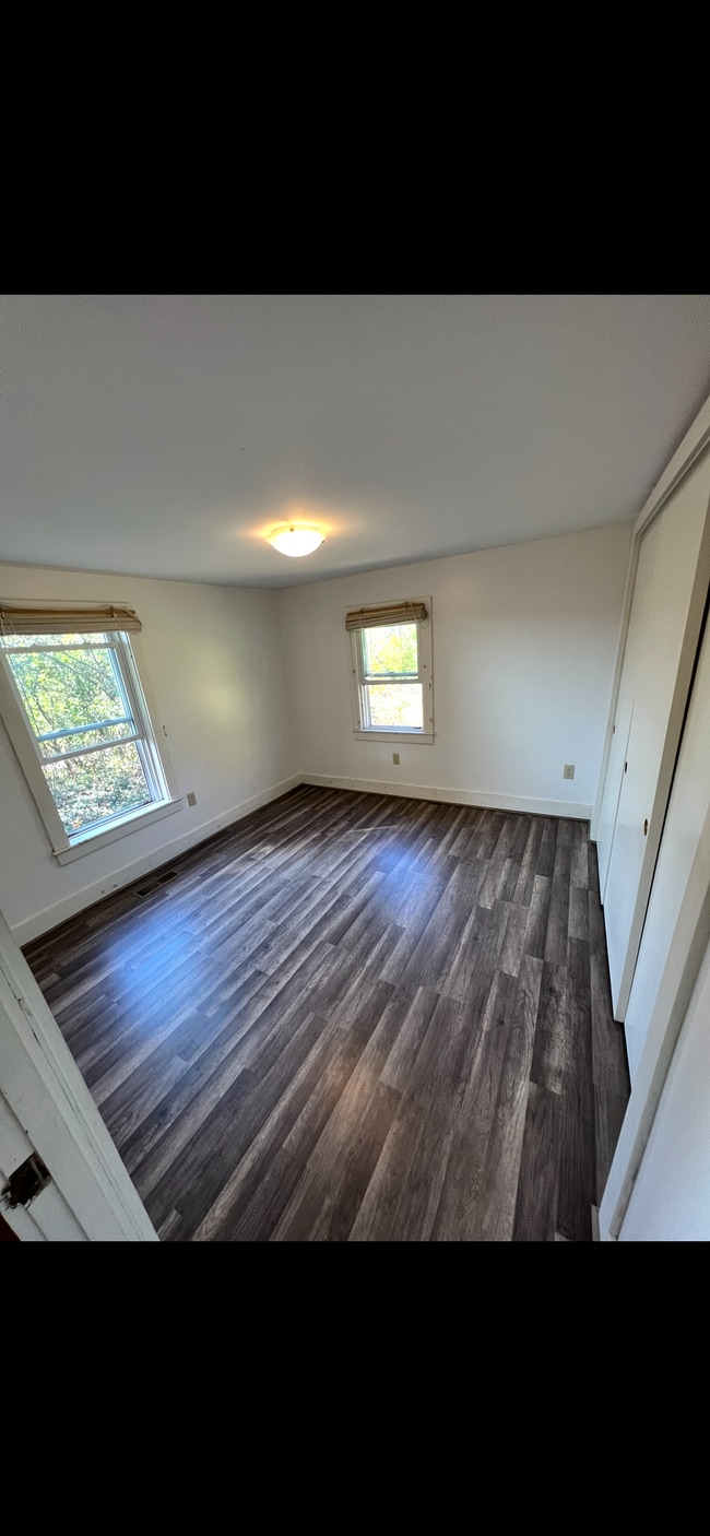 Building Photo - 9 Pebble Ln