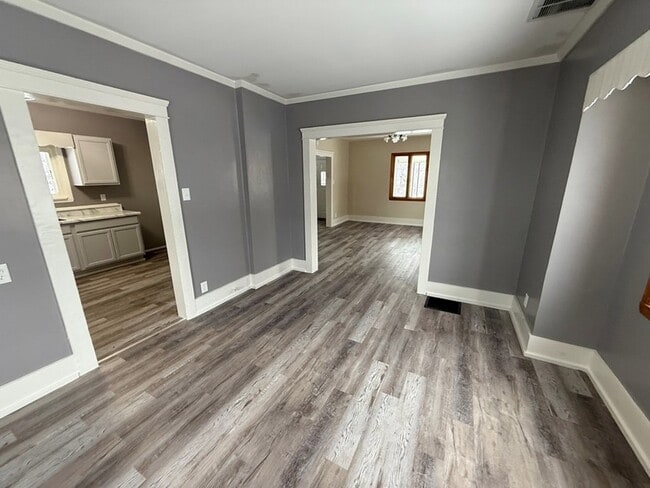 Building Photo - 608 Cooper Ave