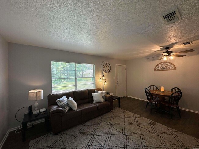 Building Photo - 3801 Elizabeth St