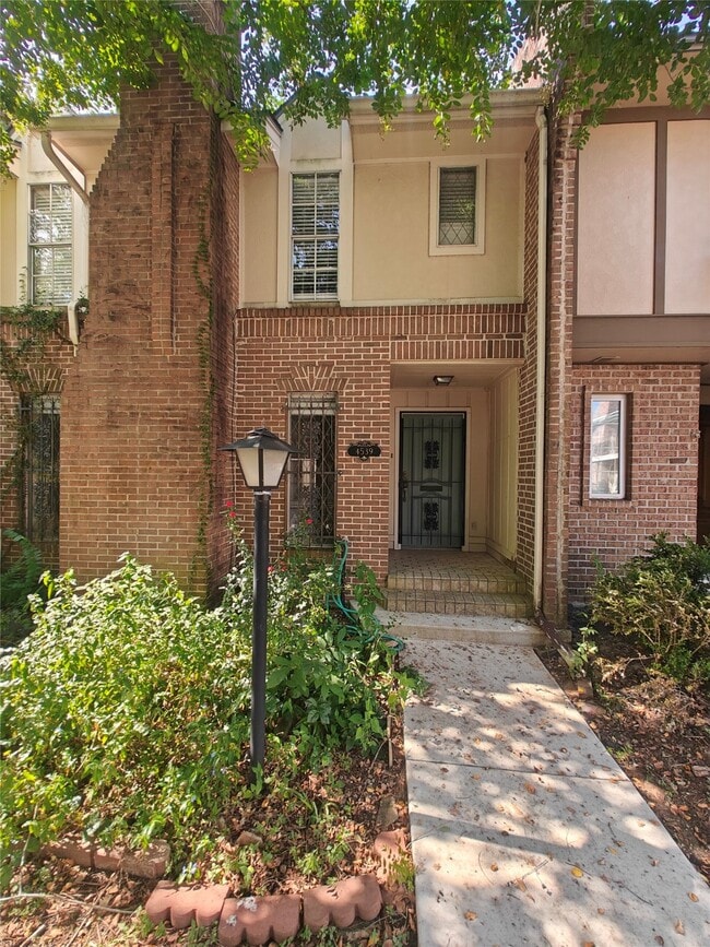 Building Photo - 4539 Acacia St