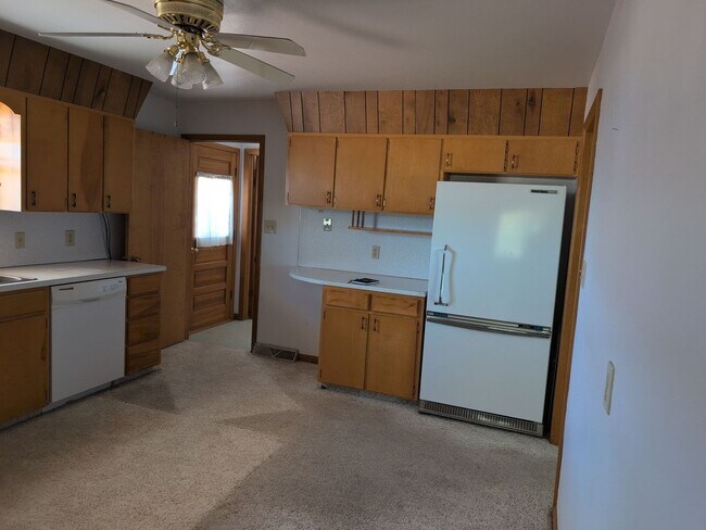 Building Photo - Beautiful Country Living 2 bed 1.5 bath