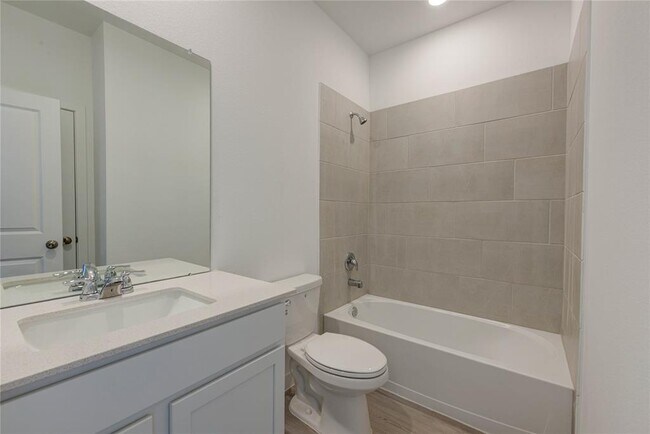 Building Photo - 400 Robin Ct