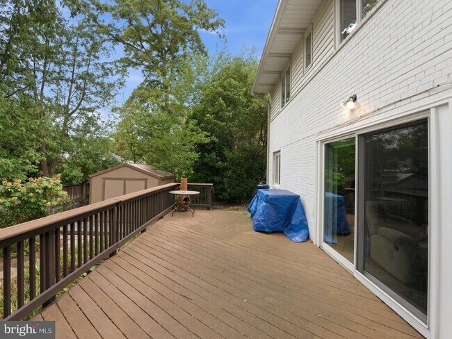 Building Photo - 405 Underhill Pl