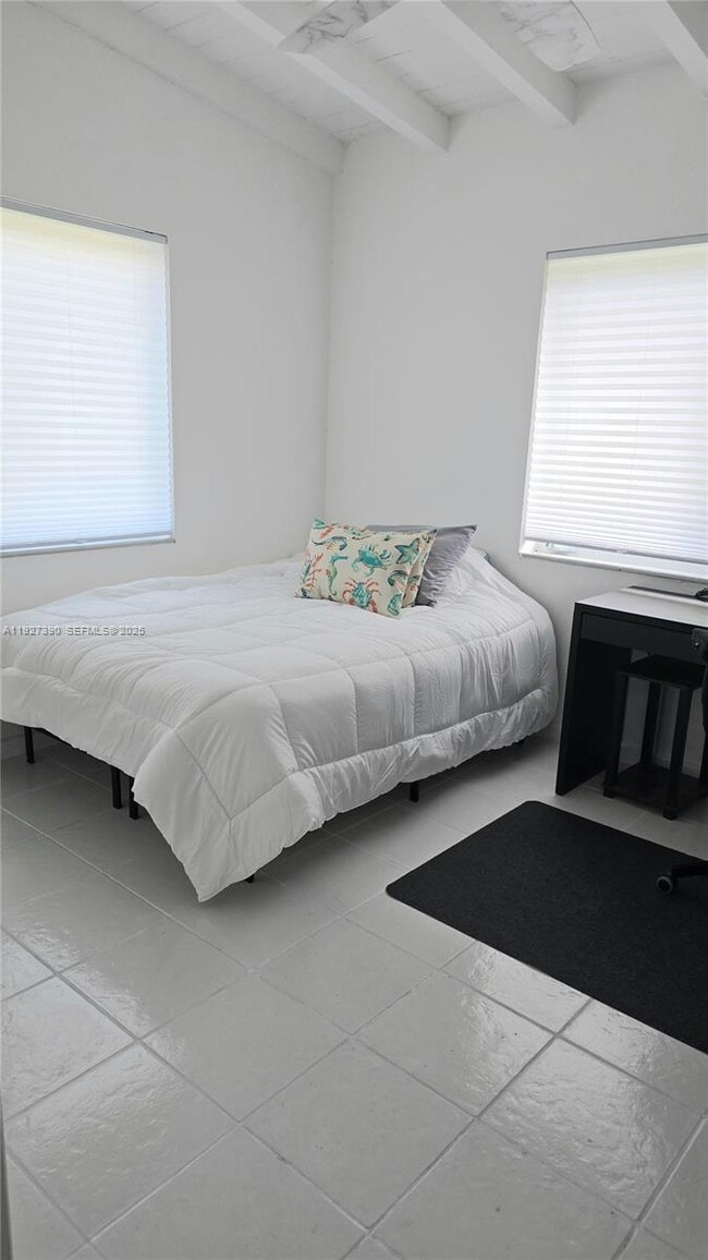 Building Photo - 6550 SW 26th St