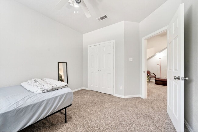Building Photo - Exceptional Home in Arlington – Great Layout & Prime Location