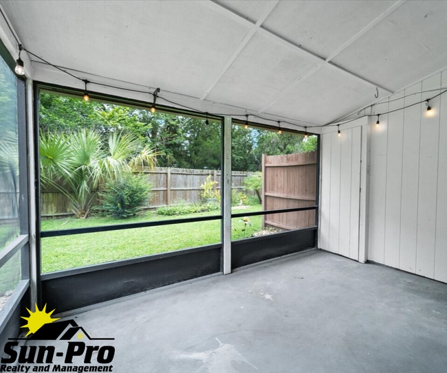 Building Photo - 3960 Oak Trail Run