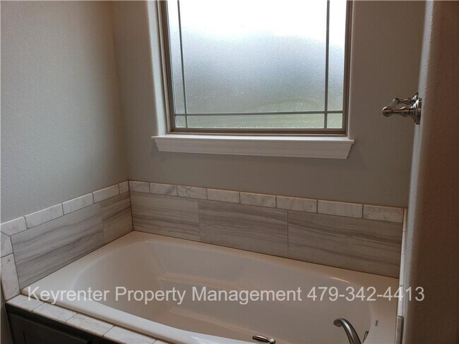 Building Photo - Spacious 4-Bedroom Home with Modern Upgrades & Fenced Yard