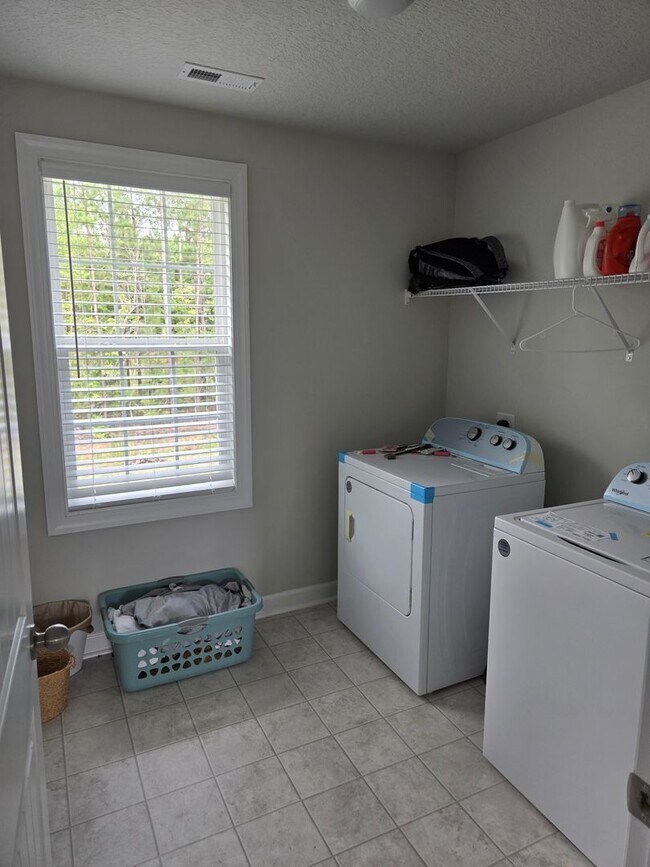 Building Photo - 309 Samuel Run Dr