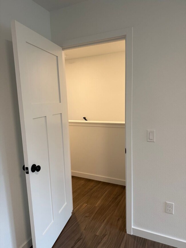 Building Photo - Brand new 3 bedroom 3 full bath townhouse in Thurston! MOVE IN SPECIAL!