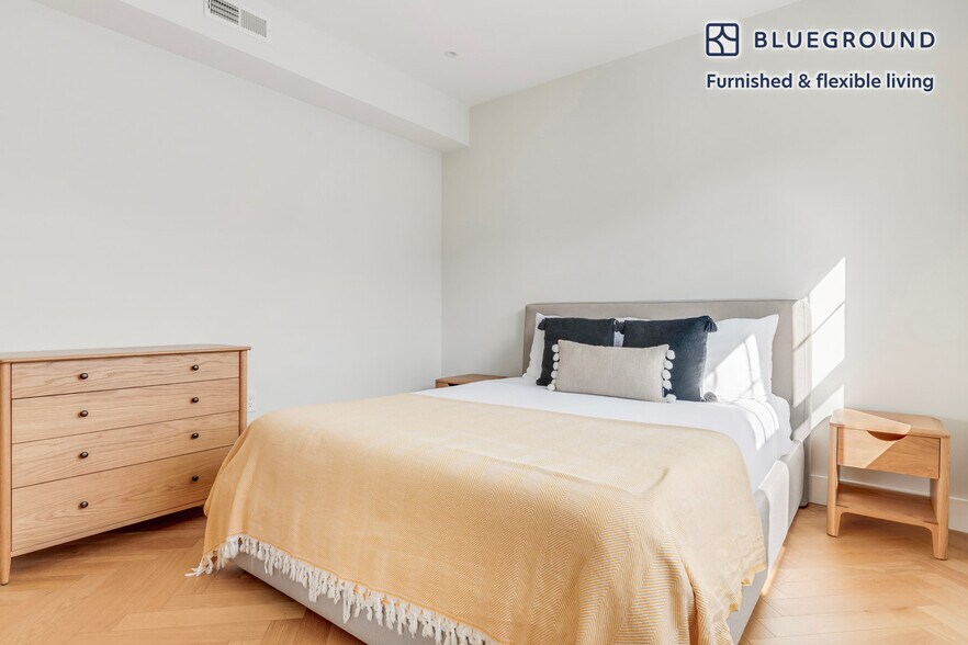 Building Photo - 19 Forest St