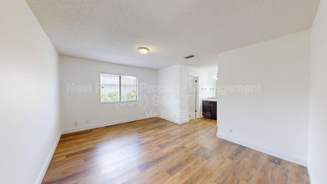 Building Photo - 111 Lobelia Rd