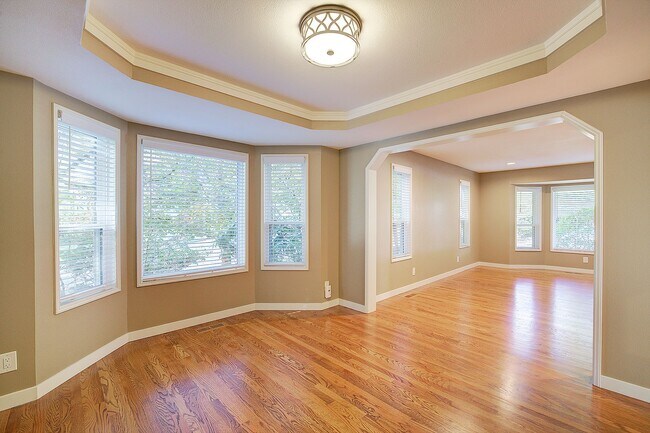Building Photo - 3bd/2.25ba Sammamish Home