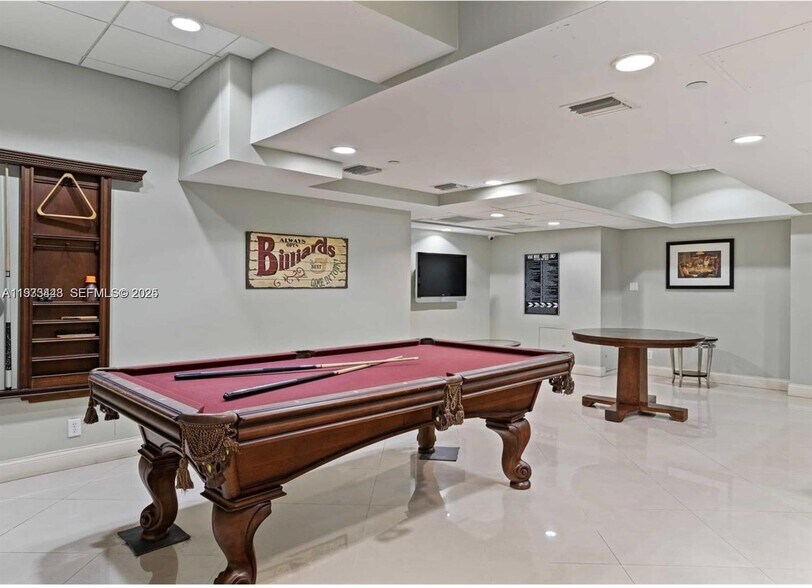 Building Photo - 111 E Flagler St